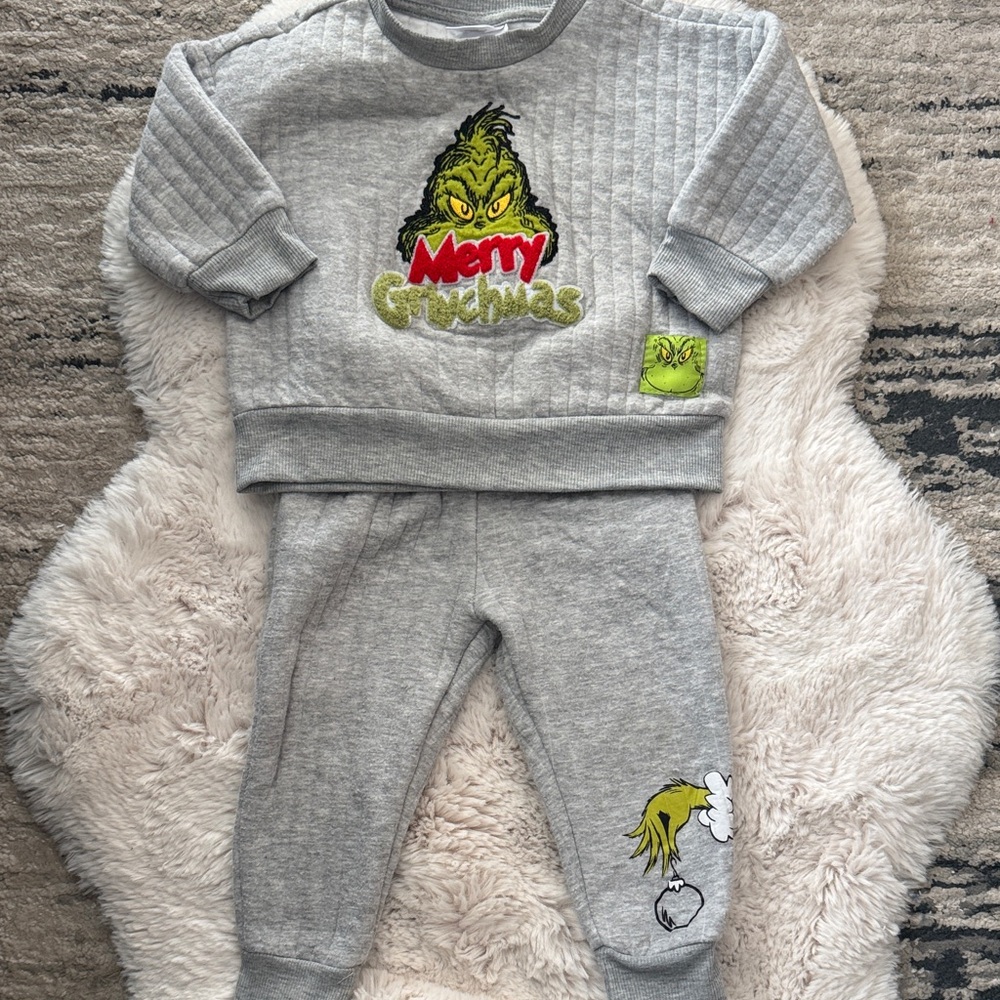 🎉 (18m) The Grinch Kids Matching Set - Cozy Sweatshirt & Pants